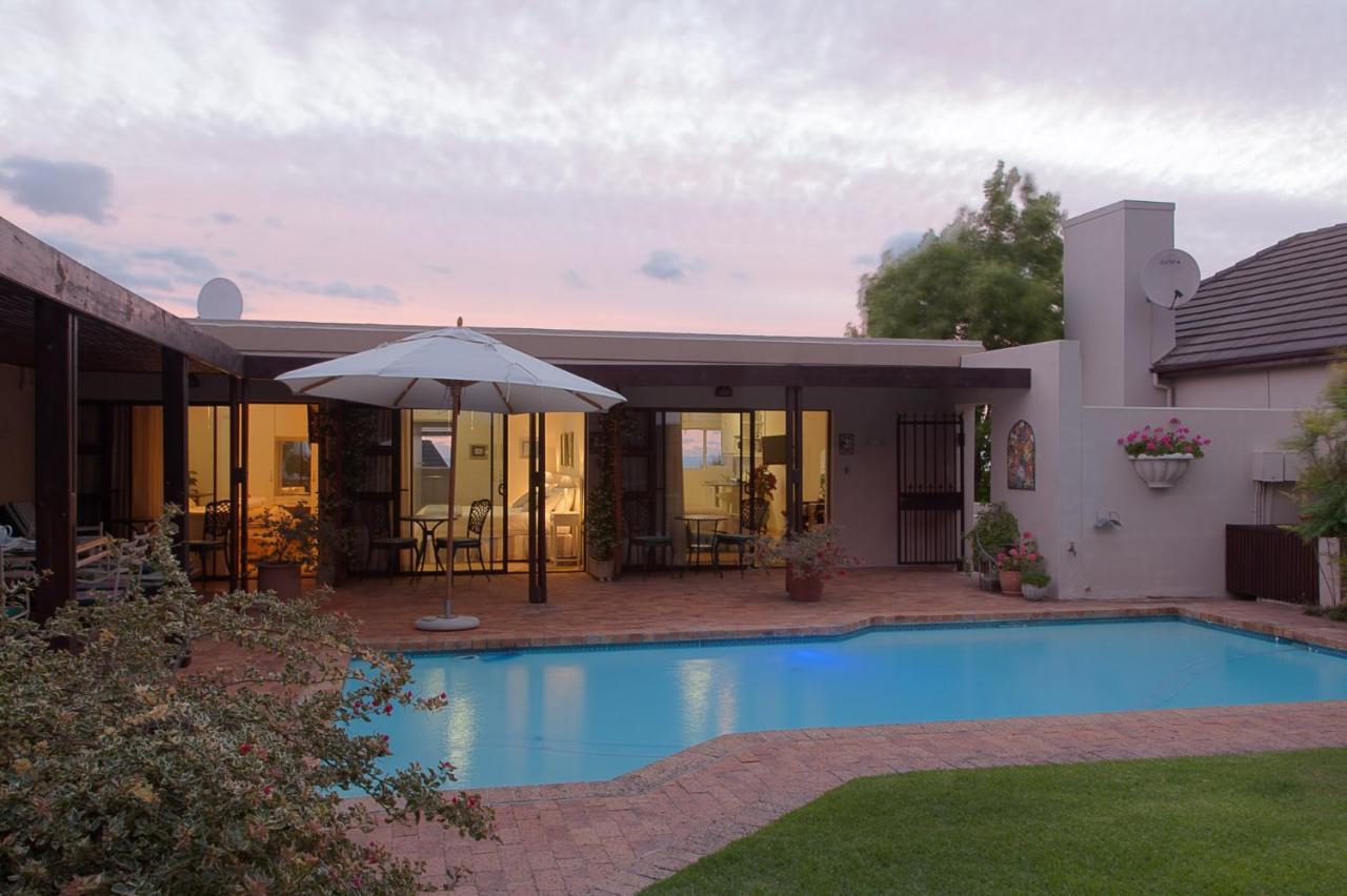 Majorca House Bed and Breakfast Somerset West Eksteriør billede